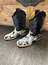 Load image into Gallery viewer, Texas ranch bulldog pinto boots