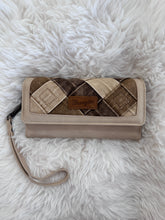 Load image into Gallery viewer, Wrangler women’s wallet