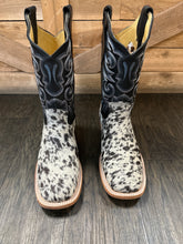 Load image into Gallery viewer, Texas ranch bulldog pinto boots