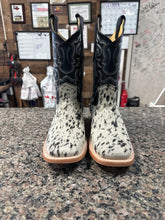 Load image into Gallery viewer, Texas ranch bulldog pinto boots