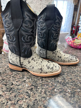 Load image into Gallery viewer, Texas ranch bulldog pinto boots