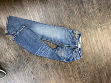 Load image into Gallery viewer, Ariat jeans