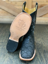 Load image into Gallery viewer, Black Men’s boots fish imitation