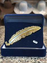 Load image into Gallery viewer, Hat Feather 2T Silver Vein
