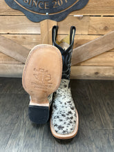 Load image into Gallery viewer, Texas ranch bulldog pinto boots