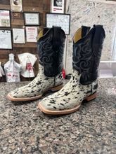 Load image into Gallery viewer, Texas ranch bulldog pinto boots