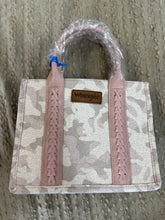 Load image into Gallery viewer, Wrangler Camo Print Crossbody Tote with Concealed Carry
