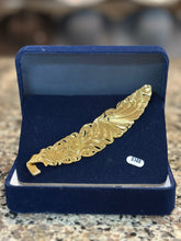 Load image into Gallery viewer, Hat Feather 2T Silver Vein