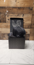 Load image into Gallery viewer, Black Rooster Flat - Black/Black