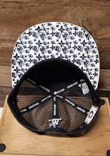 Load image into Gallery viewer, Pincer C - White/Black