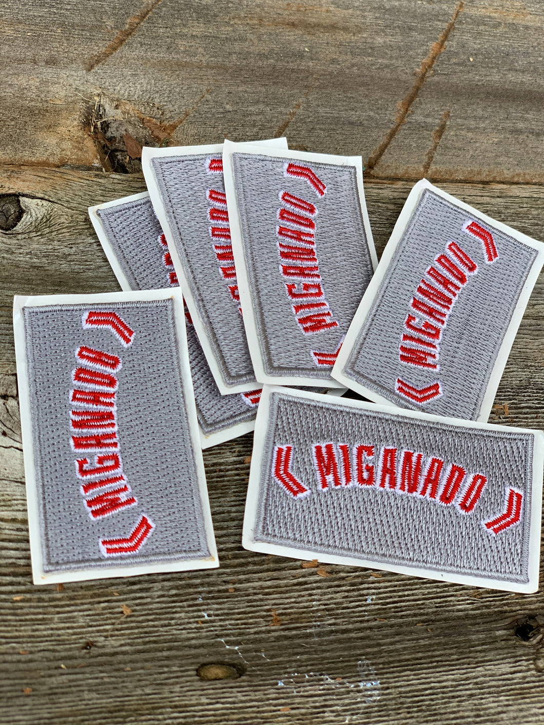 Miganado red and grey